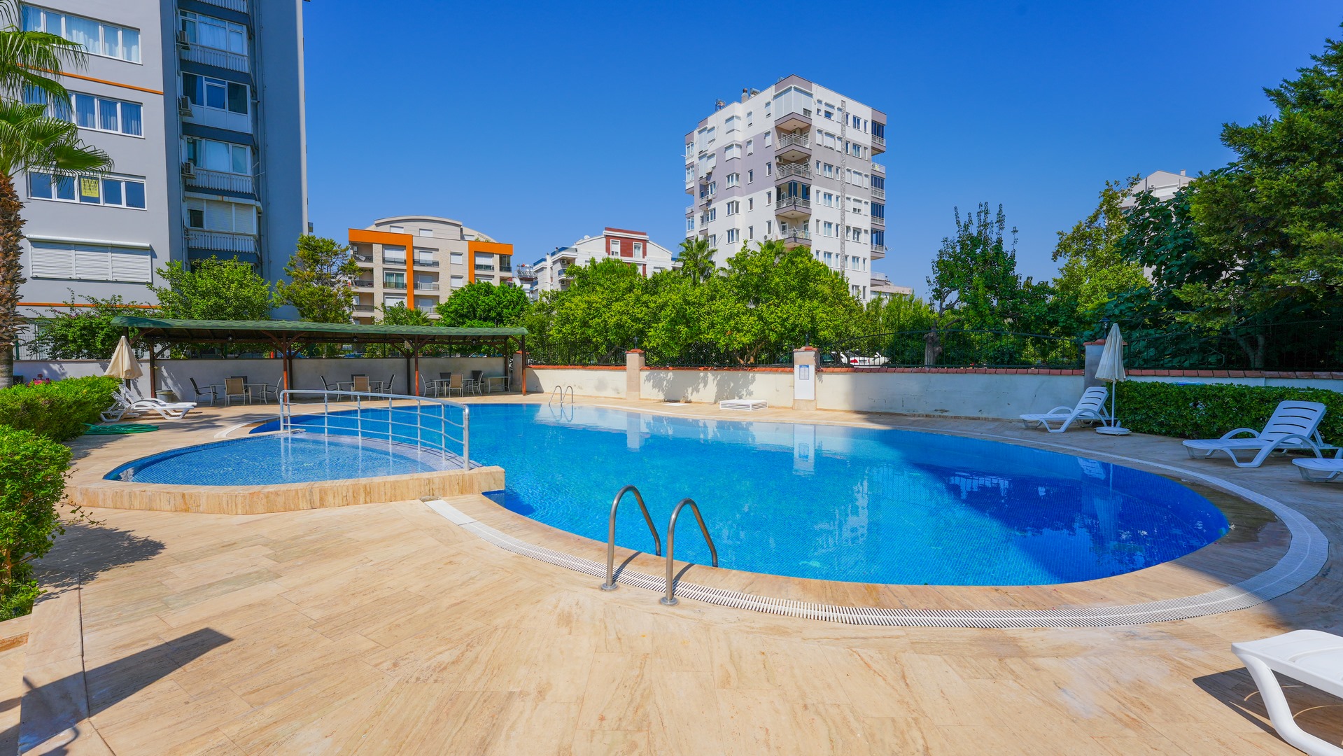 Image of Antalya Lara 3+1 apartment with a separate kitchen in a complex with a swimming pool.